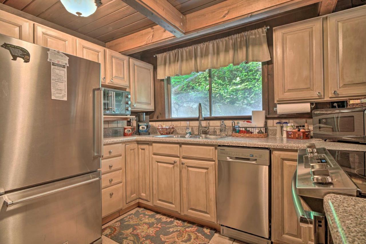Snuggle Inn In The Heart Of Chalet Village! Gatlinburg Exteriör bild